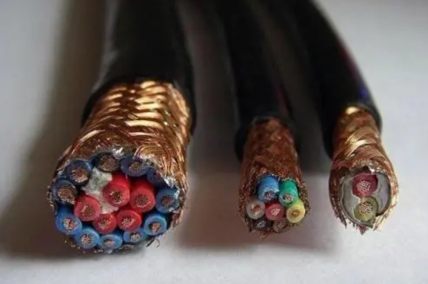 創(chuàng)建良好的運行環(huán)境避免電纜絕緣加速老化和損壞.jpg 創(chuàng)建良好的運行環(huán)境避免電纜絕緣加速老化和損壞.jpg